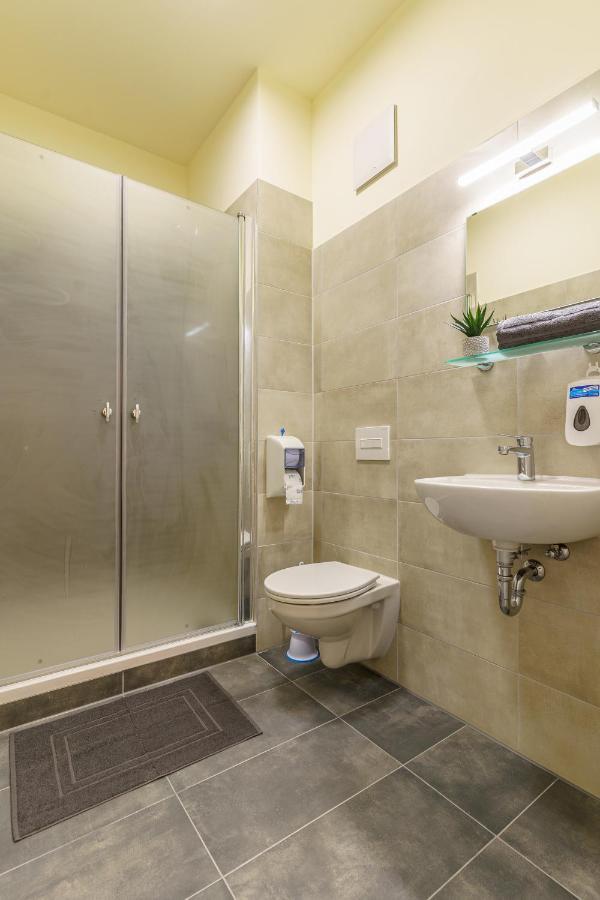 Hotel Und Hostel Gleisbett 安娜贝格-布赫霍尔茨 外观 照片