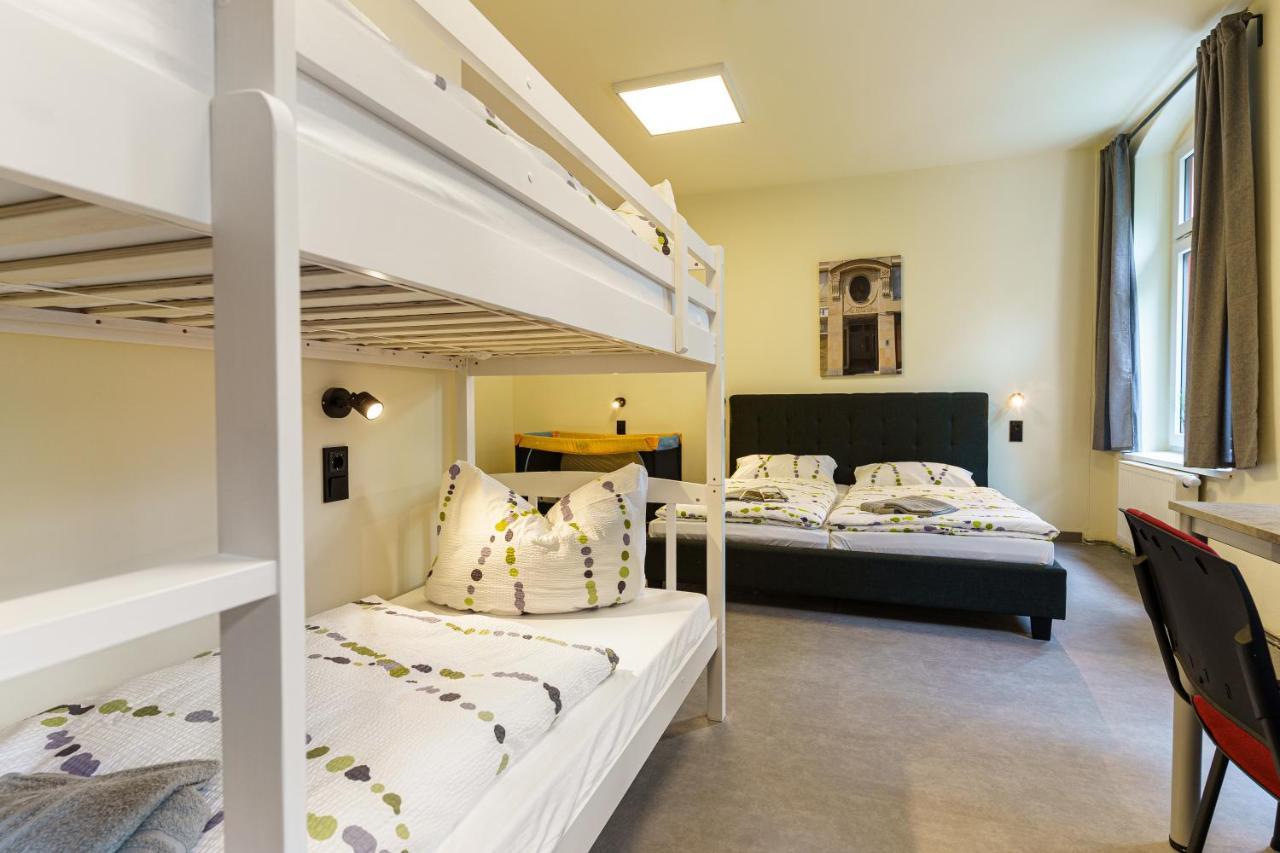 Hotel Und Hostel Gleisbett 安娜贝格-布赫霍尔茨 外观 照片